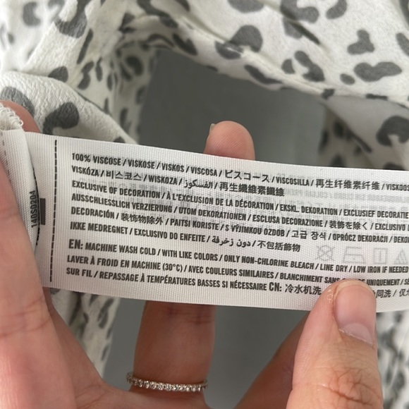 Abercrombie & Fitch White Snow Leopard Cropped Shirt - Picture 8 of 9